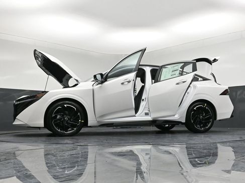 New 2026 Nissan Sentra SR w/ SR Premium Package FWD image 39