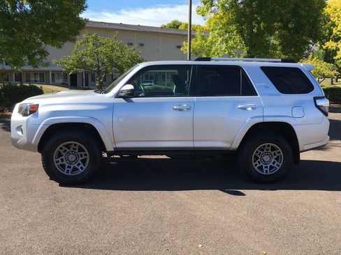Used 2018 Toyota 4Runner TRD Off-Road w/ TRD Performance Package AWD/4WD image 3