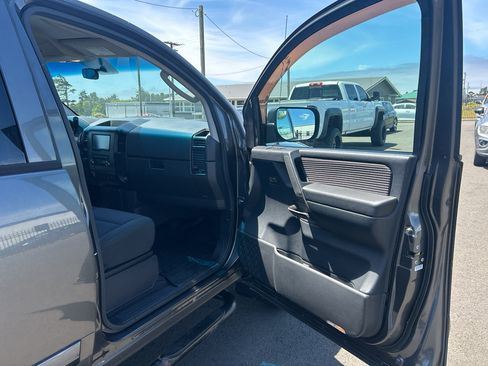 Used 2011 Nissan Titan SV AWD/4WD image 22