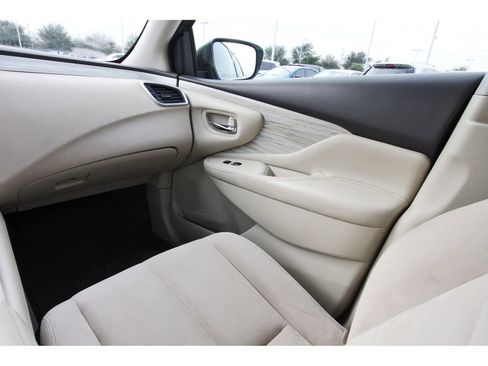 Used 2016 Nissan Murano S w/ Navigation Package image 13