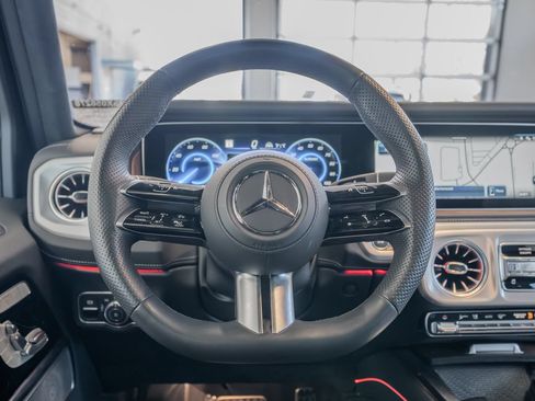 Used 2025 Mercedes-Benz G 580 w/ EQ Technology image 9