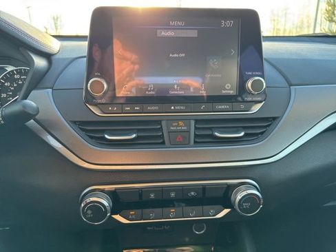 Used 2024 Nissan Altima 2.5 SR image 17