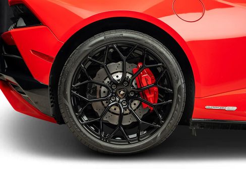 Used 2020 Lamborghini Huracan EVO RWD image 30