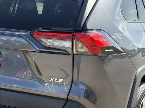 Used 2020 Toyota RAV4 XLE w/ Convenience Package FWD image 7