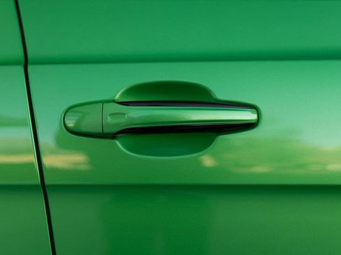 Used 2025 Bentley Bentayga image 19