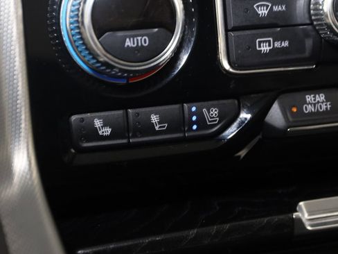 Used 2021 GMC Yukon Denali w/ Denali Premium Package image 8