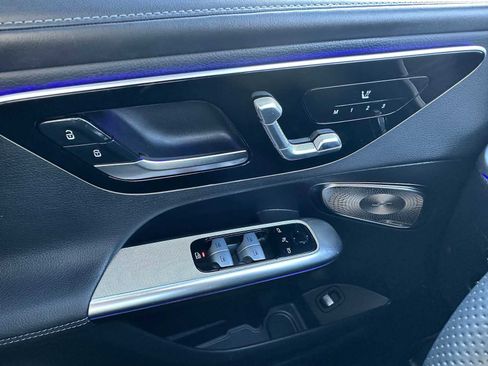 Used 2025 Mercedes-Benz GLC 300 4MATIC image 33