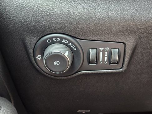 Certified 2025 Jeep Compass Trailhawk w/ Trailhawk Elite Group AWD/4WD image 33