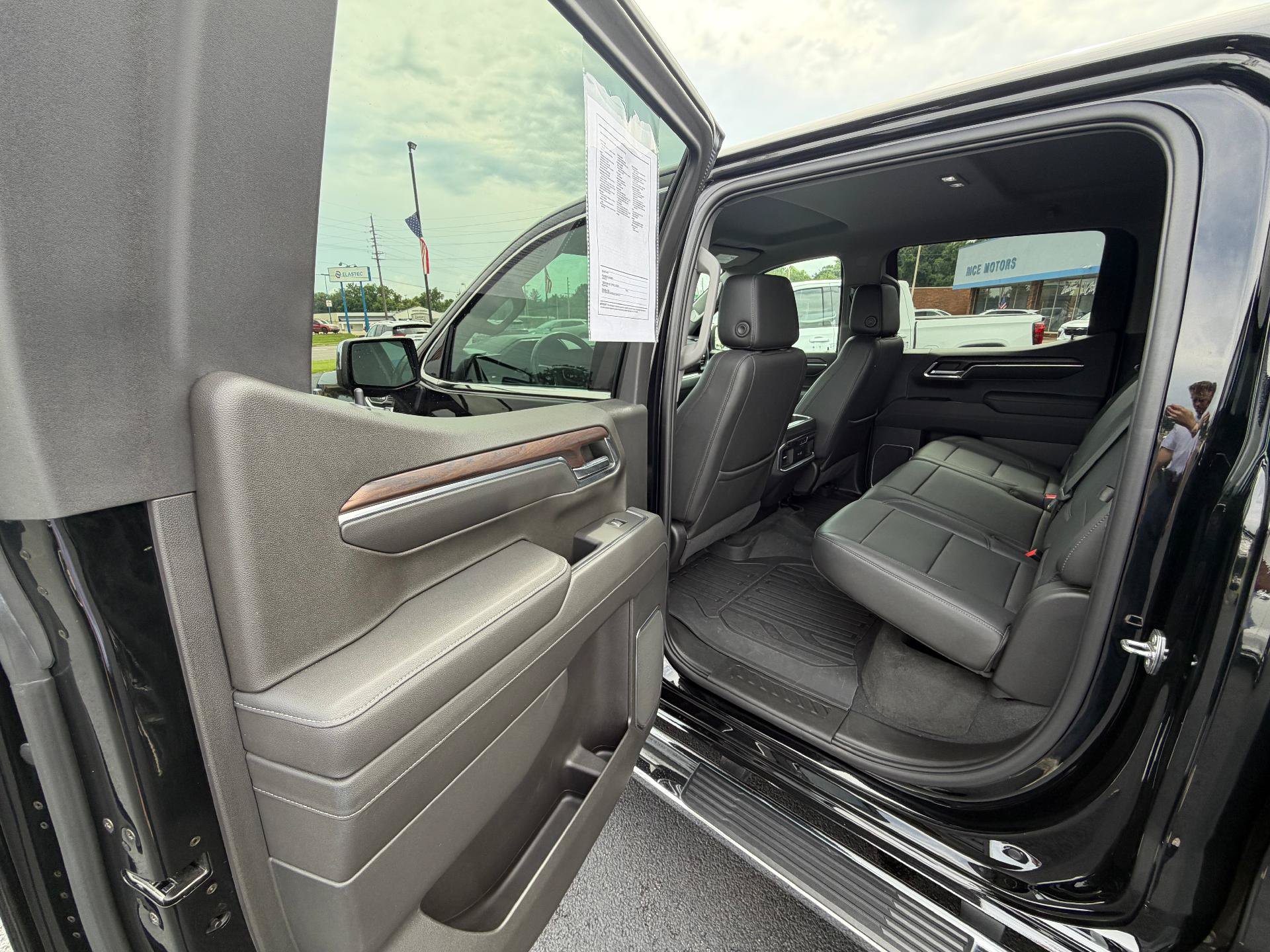 Used 2022 GMC Sierra 1500 SLT w/ SLT Premium Plus Package AWD/4WD image 11