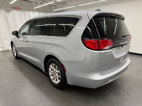 Used 2023 Chrysler Voyager LX FWD image 3