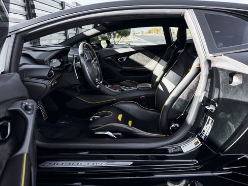 Used 2021 Lamborghini Huracan EVO image 33