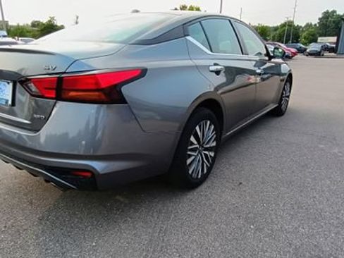 Used 2023 Nissan Altima 2.5 SV w/ SV Premium Package AWD/4WD image 6