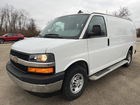 Used 2024 Chevrolet Express 2500 w/ Driver Convenience Package image 7