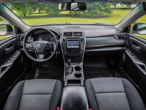 Used 2015 Toyota Camry LE FWD image 2