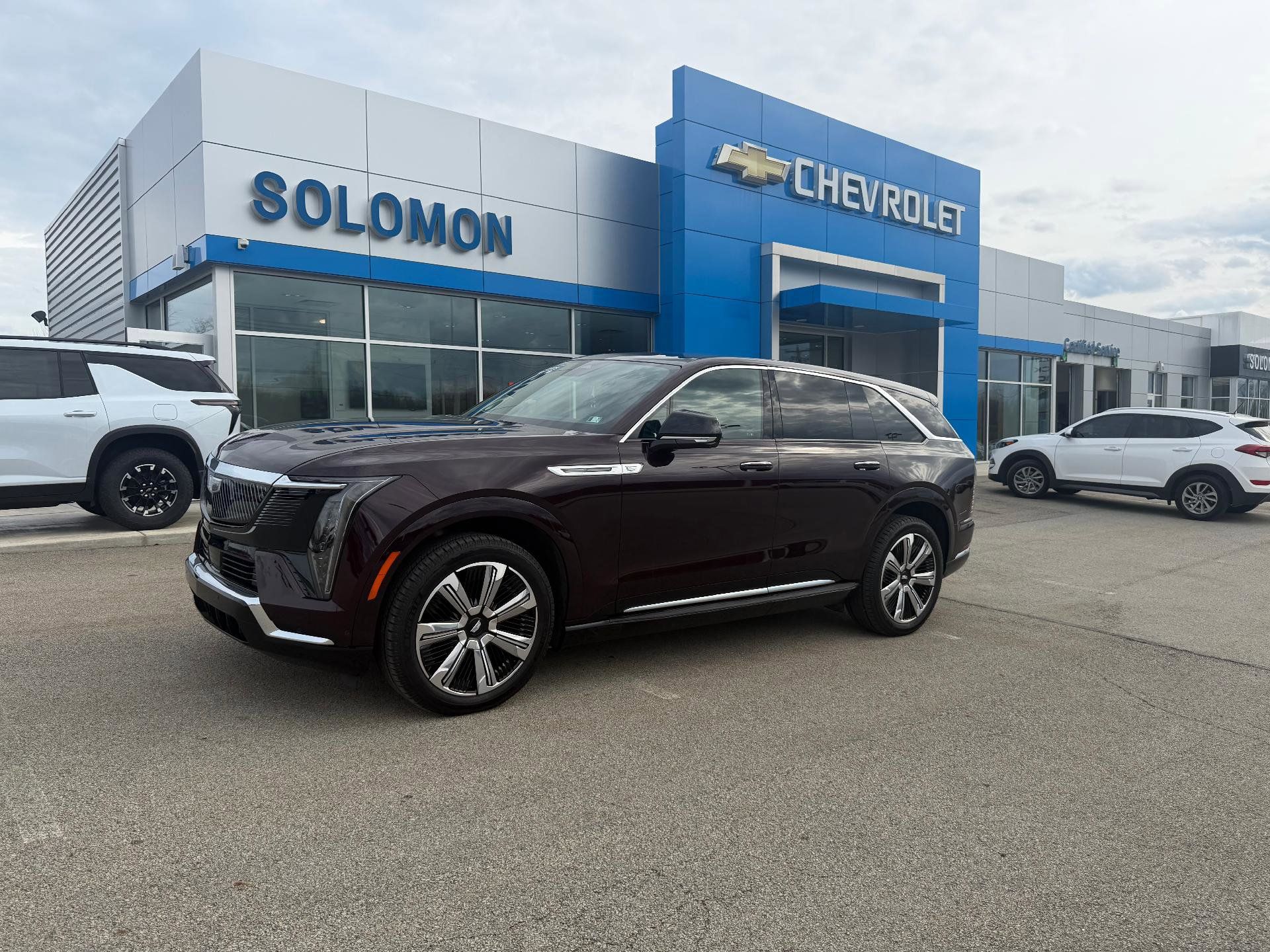 Certified 2025 Cadillac Escalade IQ Luxury 2 w/ LPO, Premium Carpet Package AWD/4WD image 1