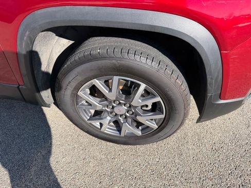 Certified 2023 GMC Acadia SLT FWD image 10