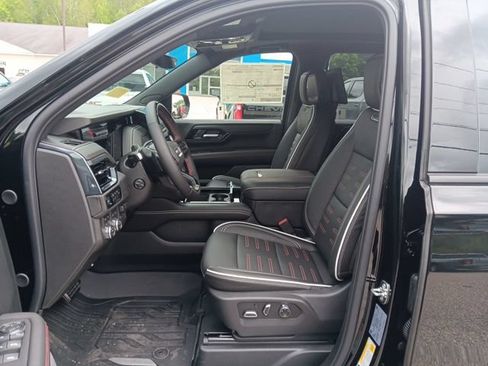 New 2026 GMC Yukon AT4 Ultimate w/ LPO, Floor Liner Package AWD/4WD image 6