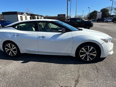 Used 2016 Nissan Maxima 3.5 SV w/ Interior Lighting Package image 4