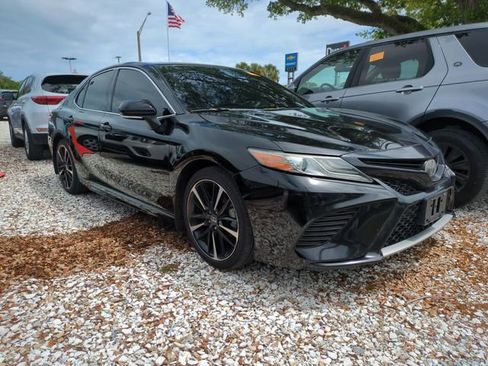 Used 2019 Toyota Camry XSE image 1