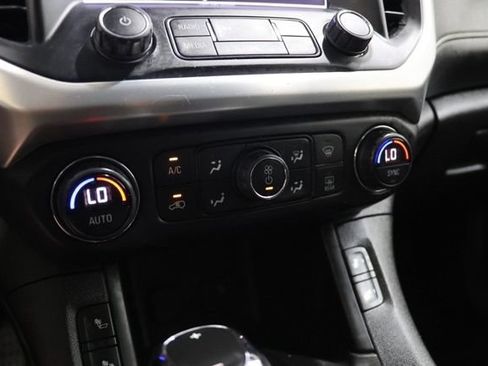 Used 2017 GMC Acadia SLT FWD image 29