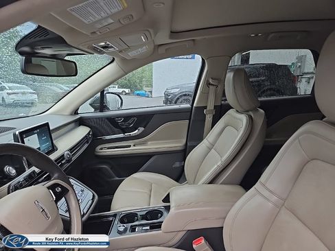 Used 2021 Lincoln Corsair AWD w/ Premium Package image 33