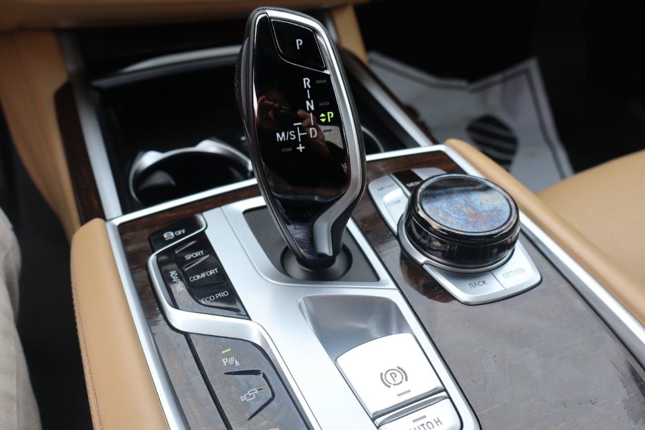 Used 2022 BMW 750i xDrive w/ Executive Package AWD/4WD image 17