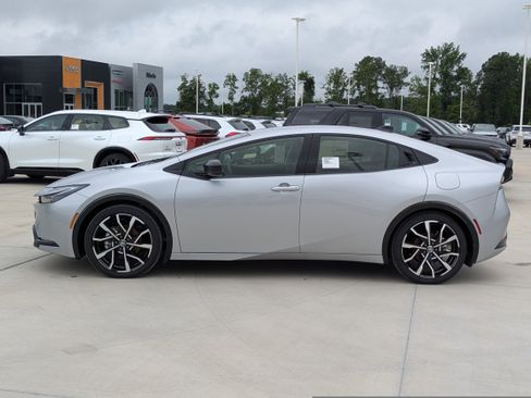 New 2026 Toyota Prius Plug-In Hybrid FWD image 2