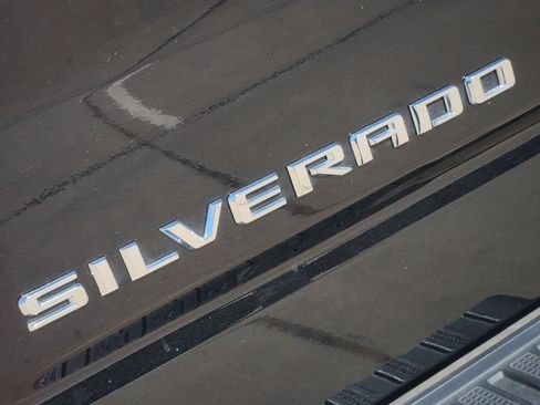 Used 2025 Chevrolet Silverado 1500 LT RWD image 12