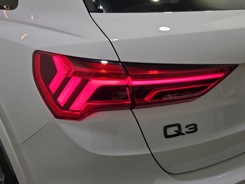 Certified 2024 Audi Q3 2.0T Premium Plus w/ Premium Plus Package AWD/4WD image 34