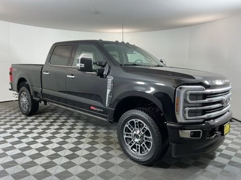 Used 2025 Ford F250 Platinum w/ Platinum Plus Package image 3