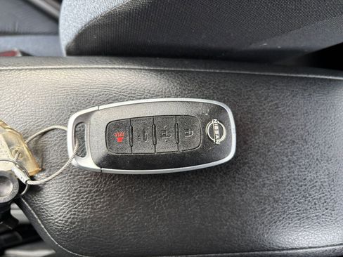 Used 2025 Nissan Versa SV image 21