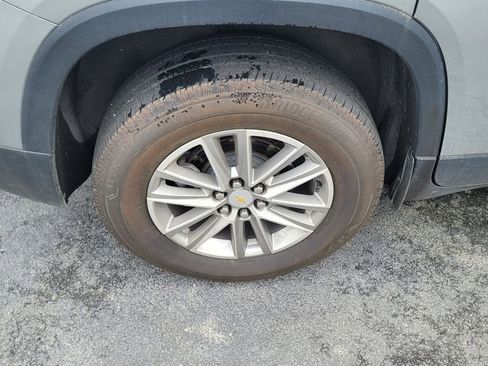 Used 2023 Chevrolet Traverse LT FWD image 13