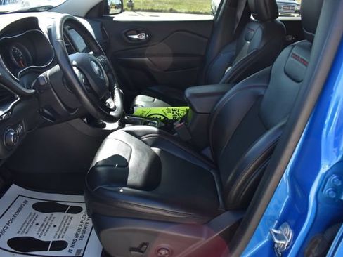 Used 2021 Jeep Cherokee Trailhawk AWD/4WD image 14