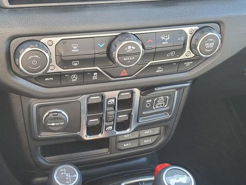 Used 2024 Jeep Wrangler Sport S image 31