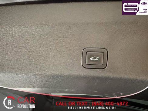 Used 2024 GMC Yukon XL SLT image 8