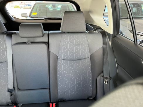 Used 2025 Toyota RAV4 XLE image 37