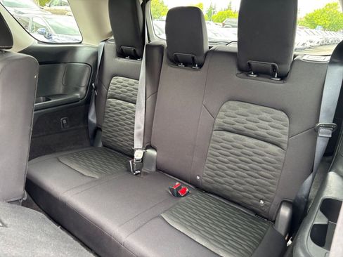 Used 2025 Nissan Pathfinder SV AWD/4WD image 31