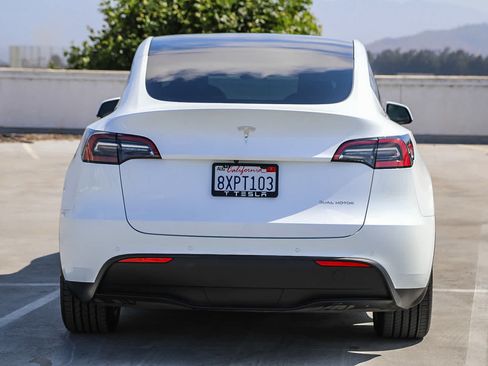 Used 2021 Tesla Model Y Long Range AWD/4WD image 5