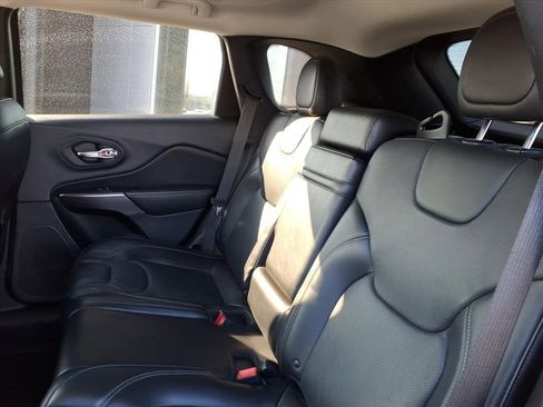 Used 2019 Jeep Cherokee Limited image 27