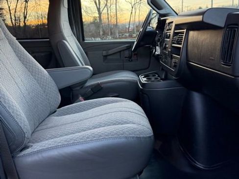 Used 2025 Chevrolet Express 3500 LS w/ Chrome Appearance Package image 20