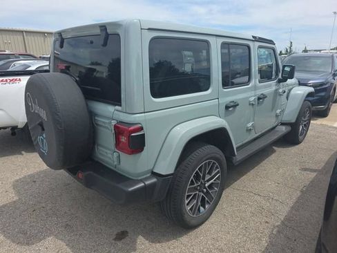 Used 2023 Jeep Wrangler Unlimited Sahara w/ Cold Weather Group AWD/4WD image 6