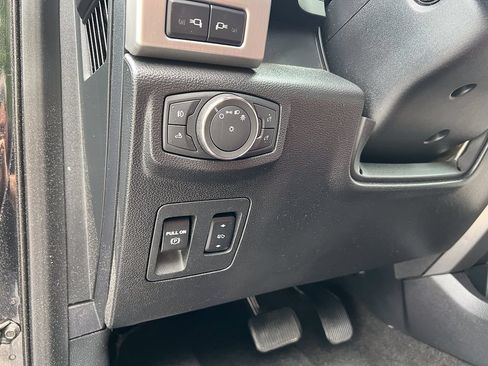 Used 2019 Ford F150 Platinum w/ Equipment Group 701A Luxury AWD/4WD image 17