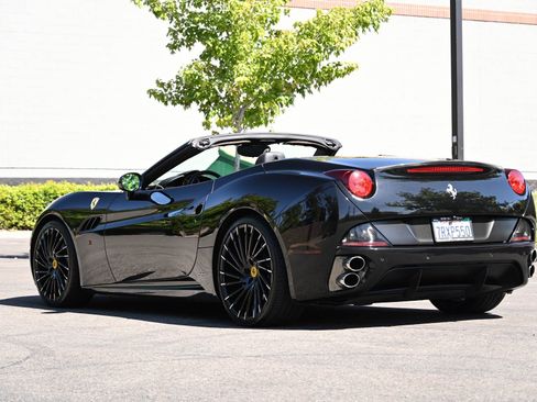 Used 2010 Ferrari California RWD image 8