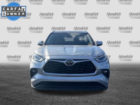 Used 2021 Toyota Highlander Limited FWD image 3
