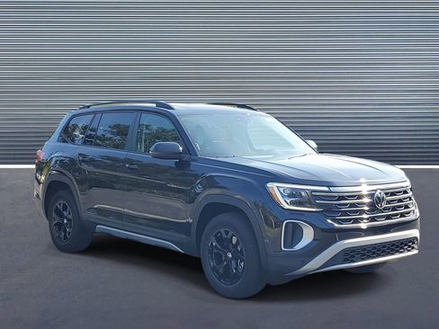 New 2026 Volkswagen Atlas Peak Edition image 2