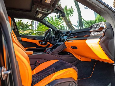 Used 2022 Lamborghini Urus image 8