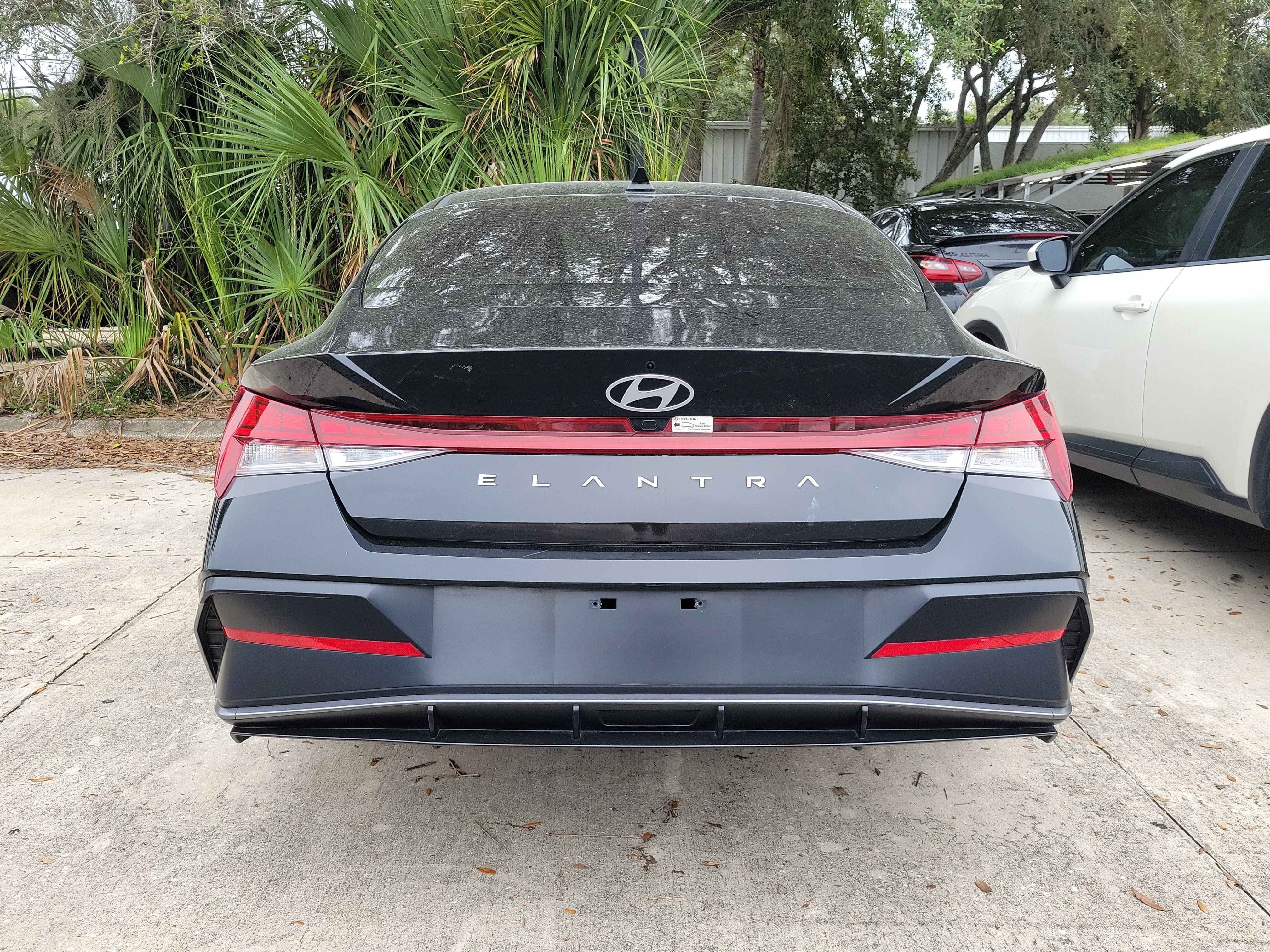 Used 2024 Hyundai Elantra SEL w/ Convenience Package FWD image 6