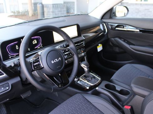 New 2025 Kia Seltos S image 21