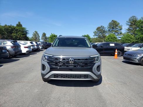 New 2026 Volkswagen Atlas Peak Edition AWD/4WD image 2