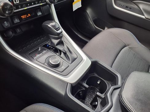 Used 2022 Toyota RAV4 SE image 21